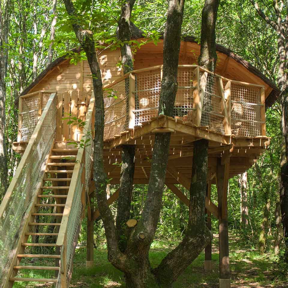 Cabane dans les abres : l'endroit romantique pour un week-end en amoureux ! Cabane dans les abres : l'endroit romantique pour un week-end en amoureux !