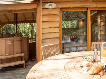 🤩@followers, Retrouvaille insolite en famille pour Pâques 🥚 ! 🌳🌙
Pour des séjours en petit groupe, optez pour nos cabanes duo ! 😍
CABANE LEWIS (jusqu’à 5...