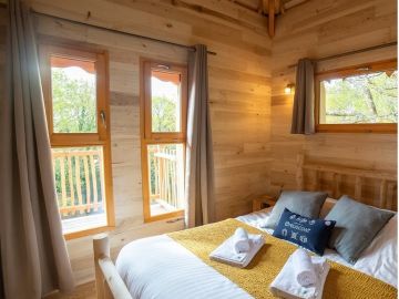 🌻CABANE PERCHÉE LEWIS🌻
Envie d’une escapade insolite en pleine nature ? 🌳✨
🔗https://www.domaine-treuscoat.fr/lewis.php

Découvrez Lewis, notre cabane perchée...